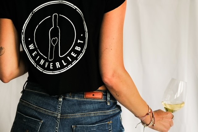 Bührmann T-Shirt Schwarz | "Weinverliebt" Druck: Weiss | Gr. XL 100% Baumwolle